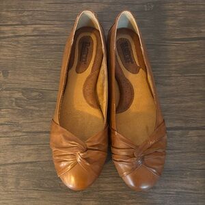 Born women’s flats shoes size 9.5
